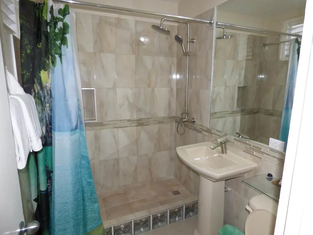 Beach One Bedroom Suite A29 Ocho Rios Apartment